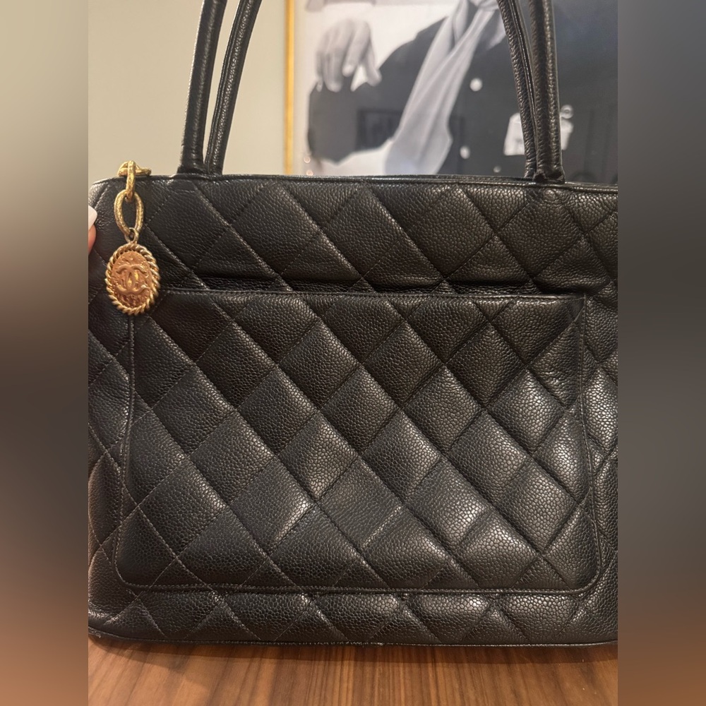 Chanel Caviar Skin Black Medallion Tote Shoulder Bag Large CC Logo - Picture 5 of 9